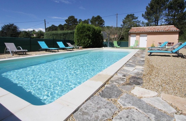 Quiet surrounded by nature, heated pool - Gîte Le tournesol