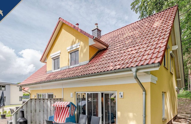 Quietly located semi-detached house with sauna and terrace with beach chair - forest settlement