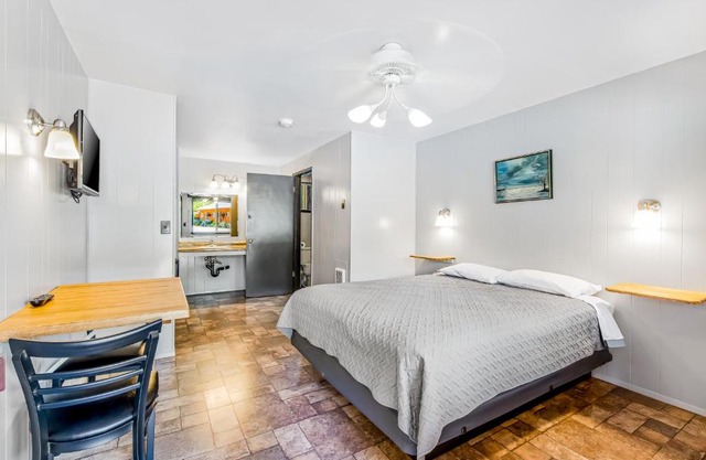 Quilcene Room 1 at Mount Walker Inn