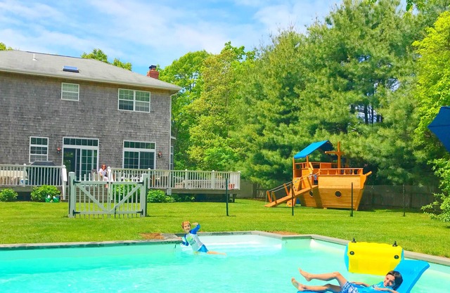 Quintessential East Hampton Home in Private Beach Community. Pool, HotTub & More