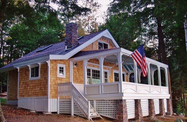 Quintessential Lakefront Cottage with Amazing Views!