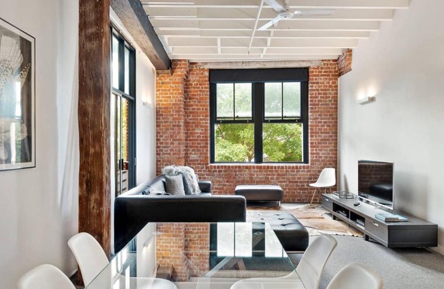 Quintessential Woolstore Warehouse~1Bed/1Bath/1Car