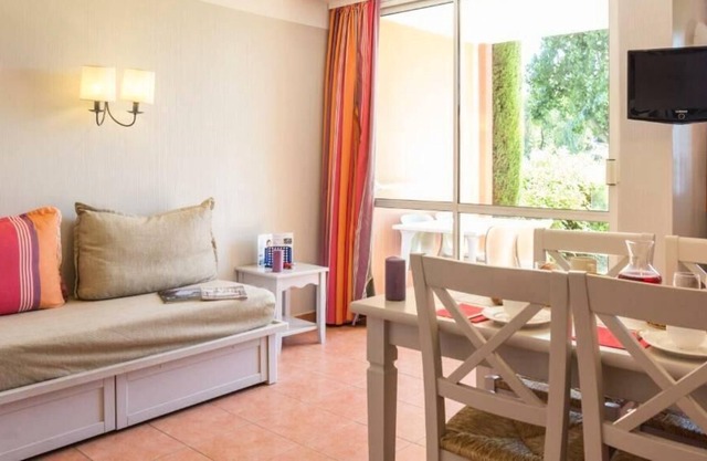 Résidence Pierre & Vacances Les Rives de Cannes Mandelieu*** - Apartment for 5 people - 1 bedroom - Terrace or balcony
