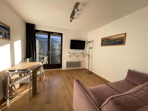 Résidence Pollux - Studio rénové et confortable · Proche des pistes et des commerces · Balcon MAE-7397