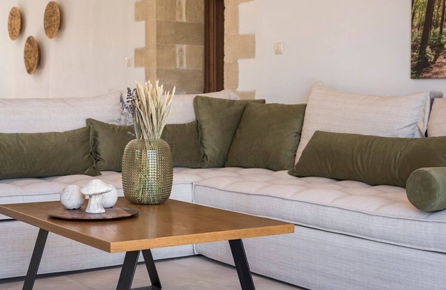 R 1010 Villa Indigo with Pool View, Garden View & Veranda