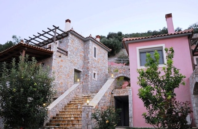 R 1255 Allure Villas - Royal Villa - with Sea View - Mountain View - Garden View & Handicap rooms a