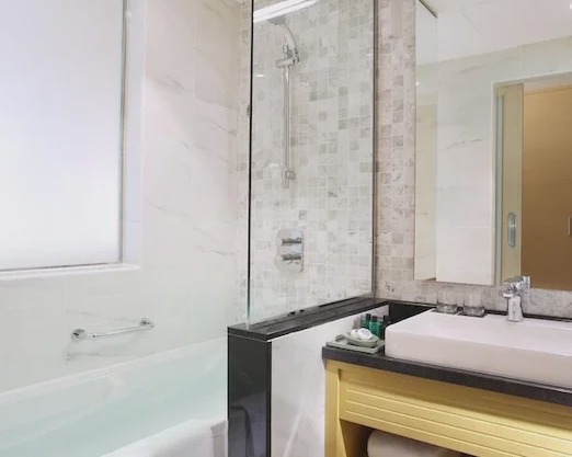 R 1664 Metropolitan Hotel Dubai
