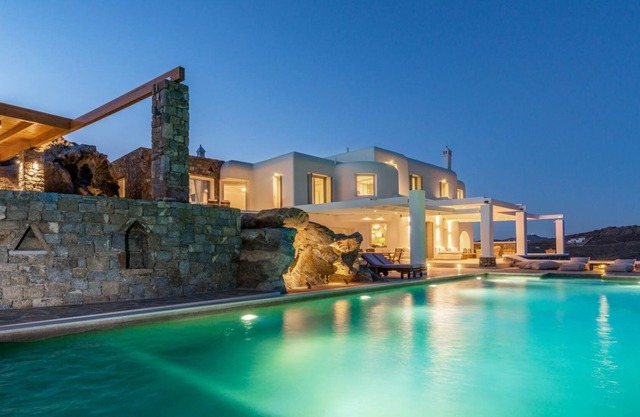 R 3171 Villa Floyd With Air-conditioning , Dishwasher & Bath towels.