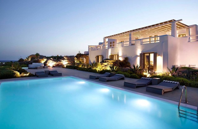 R 3227 Villa Haines With Dishwasher ,Mini fridges & Private infinity pool.