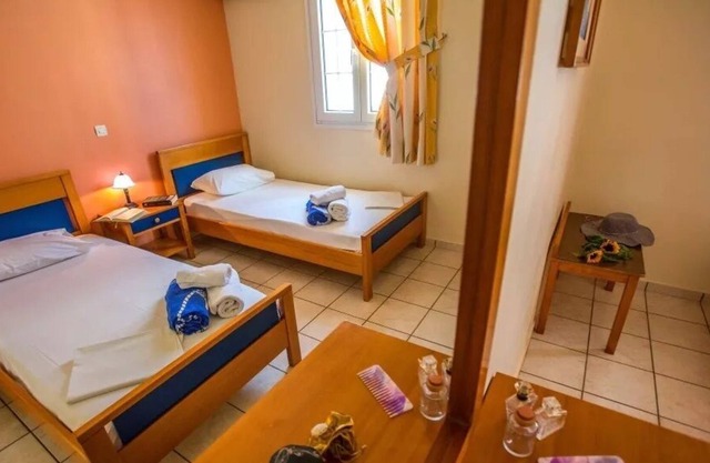R 3290 Apartment Harshad With Coffee Facilities ,Dining Table & Sitting Area.