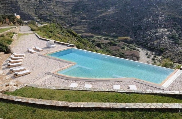 R 722 Spacious Villa with Magnificent Sea View Breakfast Included