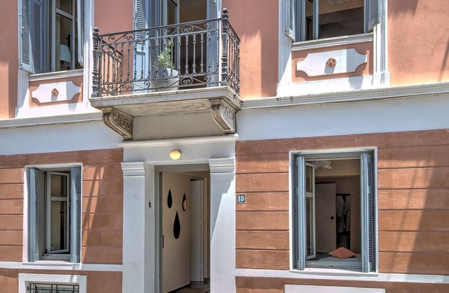 R 990 Aaria Plaka Residence - Aria Plaka Residence