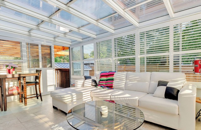 R&R Heaven See fall colorsnSunroom n Hottub