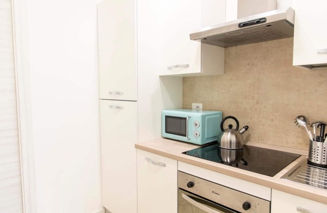 R5 STUDIO APARTMENT WITH PATIO AND GARDEN