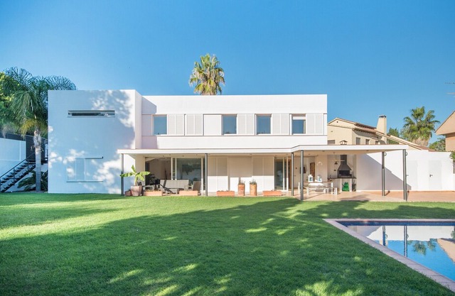 R6 Modern Villa 300m from the Comaruga beach