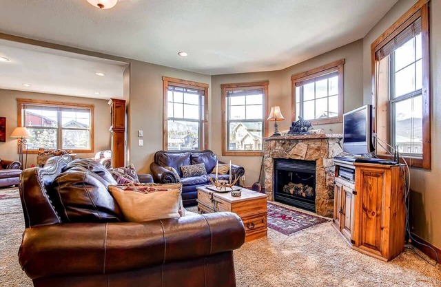 Rachel Lane Home: Views, Style, Hot Tub