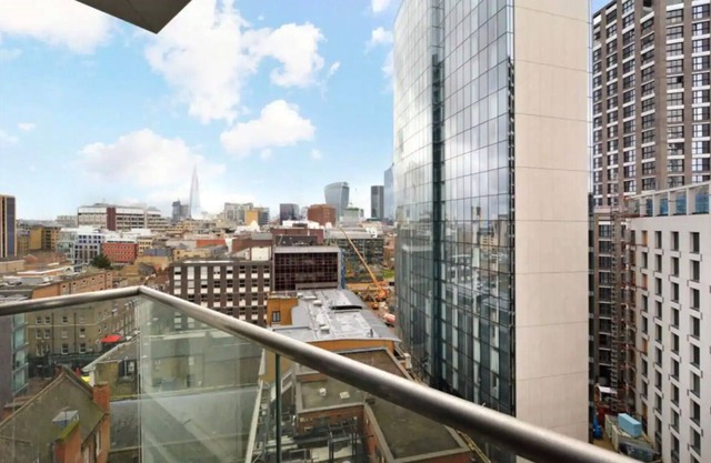 Radiant 1 BDR Apt w/Terrace&Excellent Travel Links