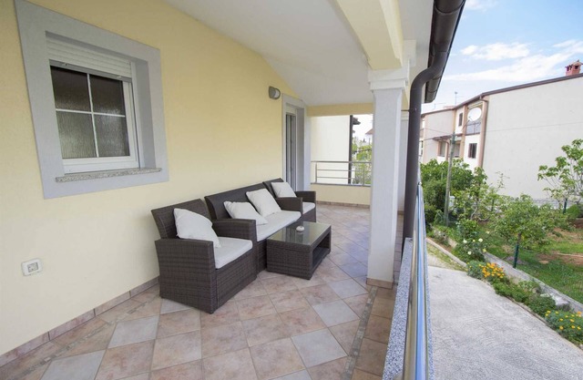 RAJCI One-Bedroom Apartment 2 (plavi)
