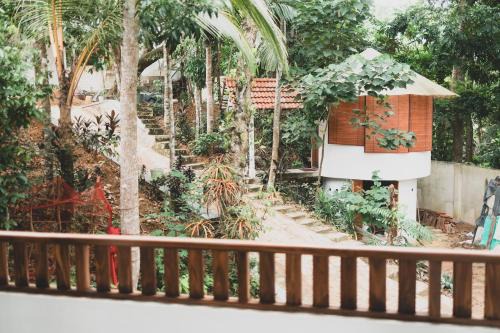 Rama Shala - Home of the flying Yogis