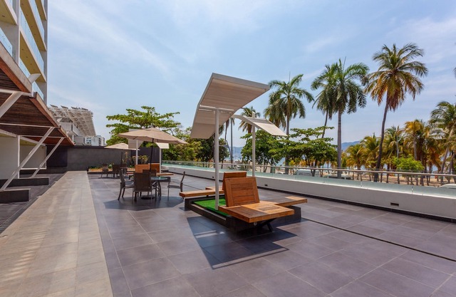 Ramada by Wyndham Acapulco Hotel & Suites