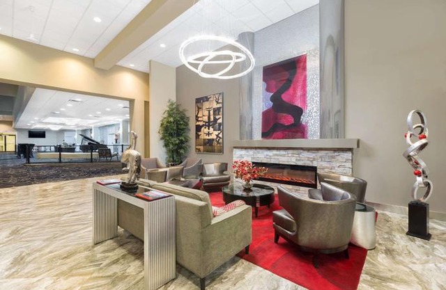 Ramada by Wyndham Des Moines Airport Hotel