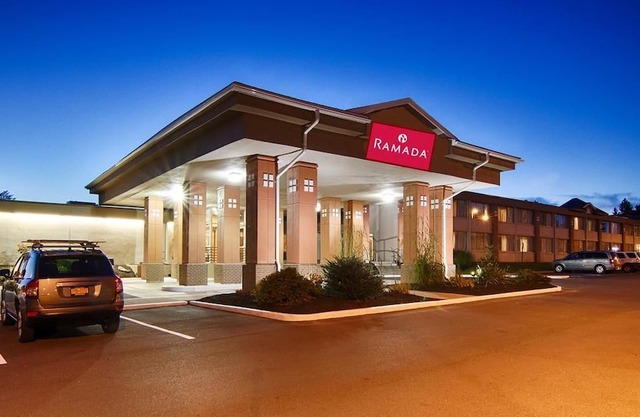 Ramada by Wyndham East Syracuse Carrier Circle