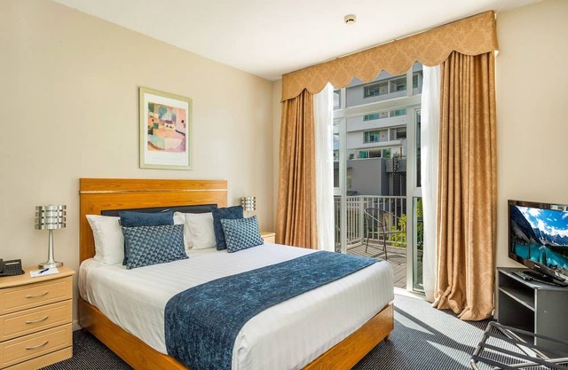 Ramada By Wyndham Hamilton City Center