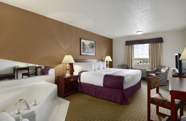 Ramada by Wyndham Red Deer Hotel & Suites