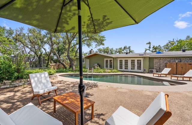 Ranch-like 3 BRDM Home with Backyard Pool & Sauna