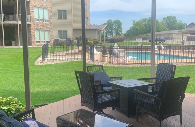 RARE Bridges Bay POOLSIDE condo with LAKE VIEW! - Sleeps 8