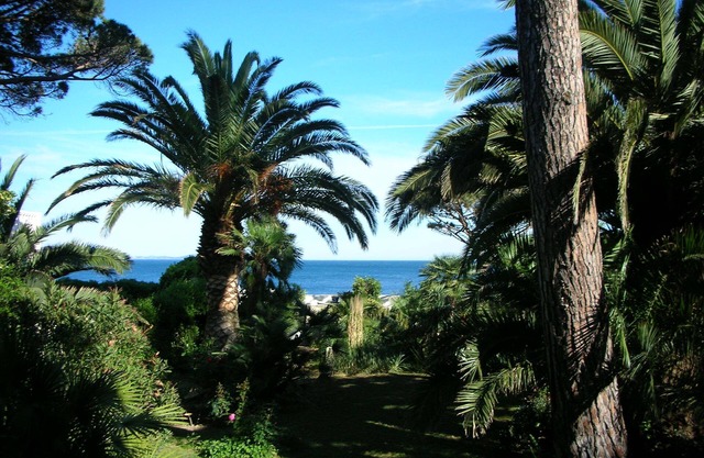 Rare, charming house on the waterfront, in the mourillon, large enclosed garden
