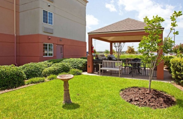 Rare Gem! FREE Parking, Pets Allowed, Close to Harwin Drive Shopping District!