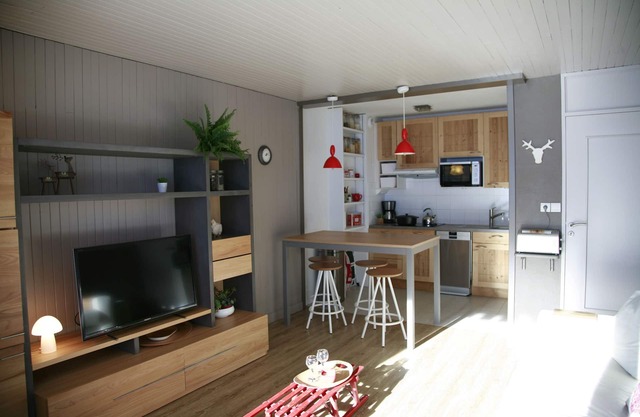 RARE in Tignes condo with terrace and garden ! glacier views