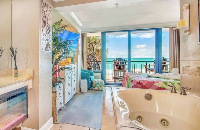 RARE JACUZZI HONEYMOON CONDO/1000SQFT/2BATH/SWING