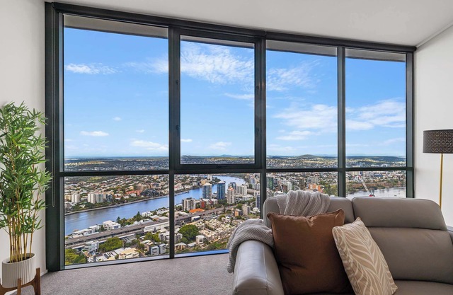 Rare Ocean Views|Huge 4 Bedroom Sub Penthouse
