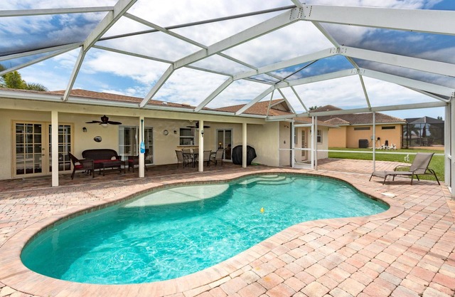 Rated 5 stars by guests, SW villa,3 Bdrm, 2 bths, HTD.Pool, WIFi, all inclusive