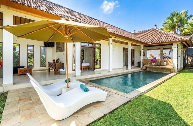 Ratih Villa - Two Bedroom Villa, Sleeps 4