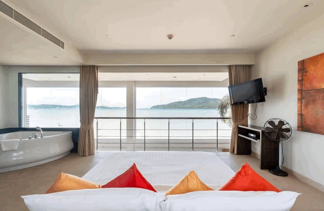 Raya Villa, 2 Bed Beachfront Villa Private Pool