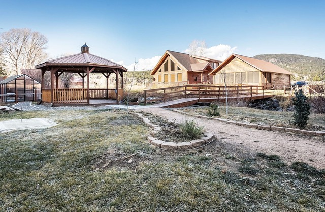 RCCII Beautiful River Front 4Bdrm+loft/2 Bath, hot tub, Gameroom