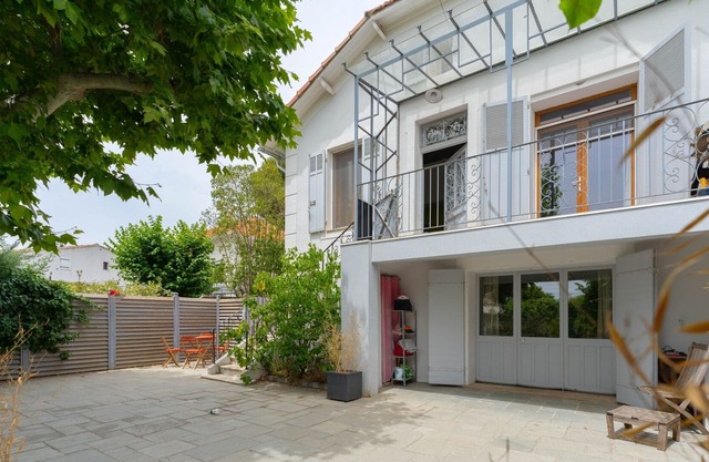 Rdc Dans Villa Avec Jardin Centre Ville Aix En Provence