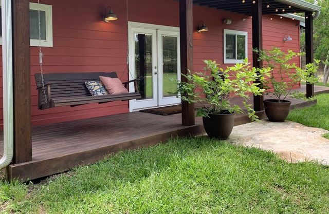 Real Texas Barn - City convenience, Country charm