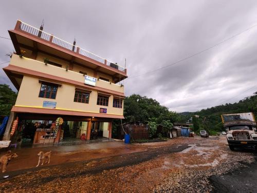 REBA FOOD AND LODGING Dawki