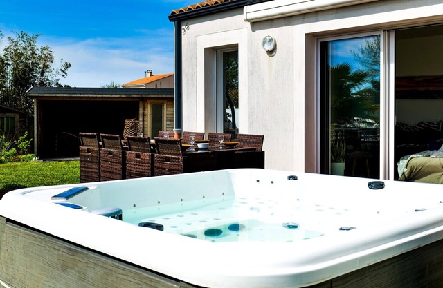 Recent house, quiet location, Les Sables - sleeps 8