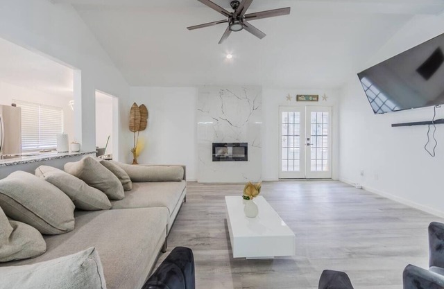 Recently remodeled luxury house with heated pool