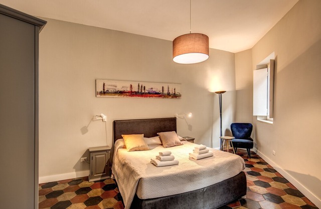 Recently restructured apartment on Via dei Cappellari, at walking distance from all tourist sites.