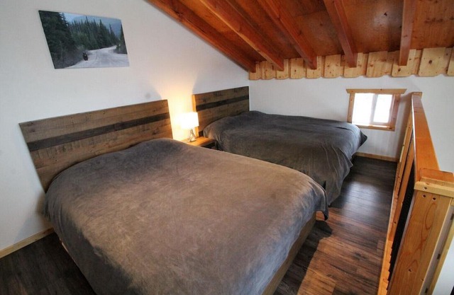 Red Cariboo Resort - Lake View Apartment