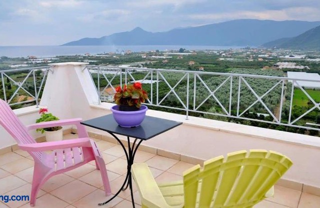 Red Rock and View Leonidio maisonette studio