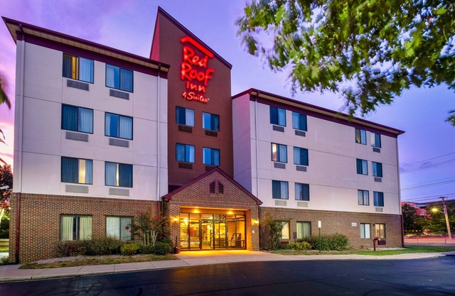 Red Roof Inn & Suites Dover Downtown