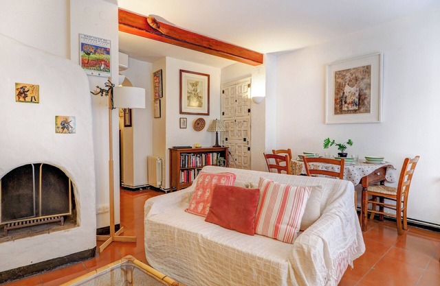 Red Velvet Apartment by Hello Homes Sitges