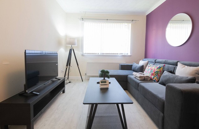 Refreshing Modern Apartment in Paisley